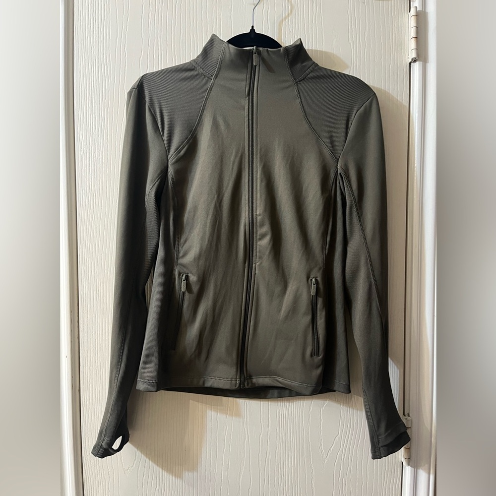 🛍️ RBX Small Green Jacket with High Collar, Fitted Silhouette and Thumbholes